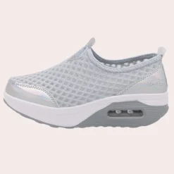 Damesschoenen*Ademende zomerse damessneakers met sleehak