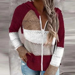 Truien & Vesten Dames*AVALYNN - Stijlvolle v-hals zomertrui