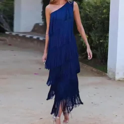 Jurken & Jumpsuits Dames*Carol - Modieuze één-schouder zomerjurk met kwastjes