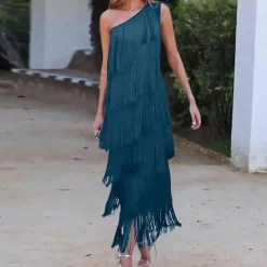 Jurken & Jumpsuits Dames*Carol - Modieuze één-schouder zomerjurk met kwastjes