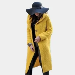 Truien & Vesten Dames*Claudia - Warm damesvest met capuchon