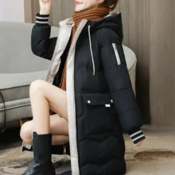 Jassen Dames*Cyra - Comfortabele en stijlvolle damesjas met capuchon