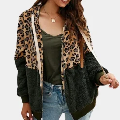 Jassen Dames*Damescapuchon met luipaardprint - Zomerse Stijl