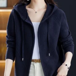 Truien & Vesten Dames*Danika - Comfortabel damesvest met capuchon voor de zomer