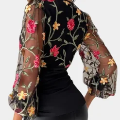 Topjes & Shirts Dames*Elegante zomerse damestop met bloemenborduursel Zwart