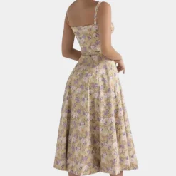 Jurken & Jumpsuits Dames*Emma - Zomerse gebloemde damesjurk met spaghettibandjes