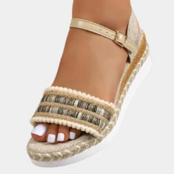 Damesschoenen*Gevlochten damessandalen met sleehak voor de zomer Veelkleurig