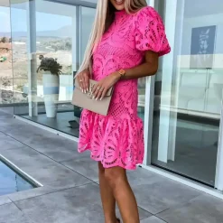 Jurken & Jumpsuits Dames*Gwenda - Elegante kanten zomerjurk met subtiele uitsnijdingen