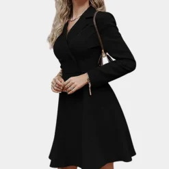 Jurken & Jumpsuits Dames*Hughette - Elegante damesjurk met knopen voor de zomer