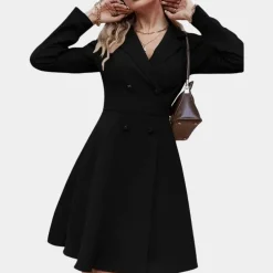 Jurken & Jumpsuits Dames*Hughette - Elegante damesjurk met knopen voor de zomer