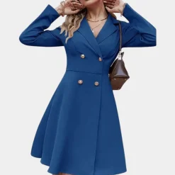 Jurken & Jumpsuits Dames*Hughette - Elegante damesjurk met knopen voor de zomer