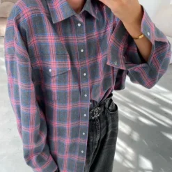 Topjes & Shirts Dames*Iryna - Modieus geruit dameshemd met lange mouwen voor de zomer