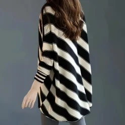 Truien & Vesten Dames*IZZIE - Modieuze Zomerse Trui voor Dames Zwart