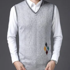 Truien & Vesten Heren*Kostas - Hippe heren trui vest met v-hals voor de zomer