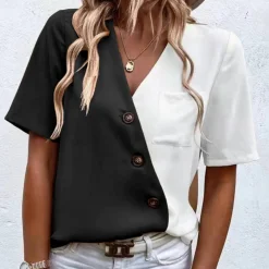 Blazers & Blouses Dames*Lara - Luchtige damesblouse met chique V-hals, knoopdetail en zomerse tweekleurige elegantie