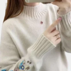 Truien & Vesten Dames*Lichte damestrui met bloemenborduursel voor de zomer