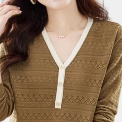 Truien & Vesten Dames*Lioren - Elegante dames zomertrui met diepe V-hals