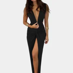 Jurken & Jumpsuits Dames*Magdalena - Stijlvolle damesjurk met diepe v-hals voor de zomer