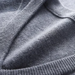 Truien & Vesten Heren*Manolis - Modieus mouwloos herenvest met V-hals voor de zomer