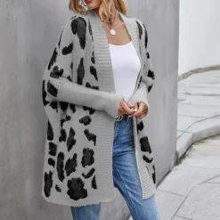 Truien & Vesten Dames*ORINTHIA - Modieus Damesvest met Luipaardprint voor de Zomer