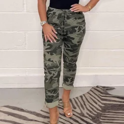 Broeken & Rokken Dames*Penelope - Damesbroek in Luxe Camouflage met Optimaal Comfort voor de Zomer