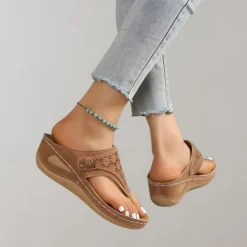 Damesschoenen*Pilvi - Zomerse damespantoffels met sleehak