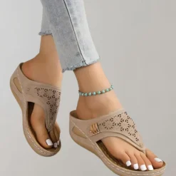 Damesschoenen*Pilvi - Zomerse damespantoffels met sleehak