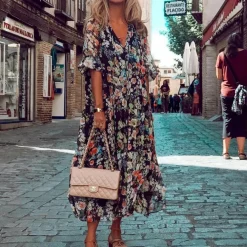 Jurken & Jumpsuits Dames*Regina - Bloemige zomerjurk voor zonnige dagen Zwart