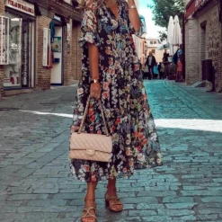 Jurken & Jumpsuits Dames*Regina - Bloemige zomerjurk voor zonnige dagen Zwart