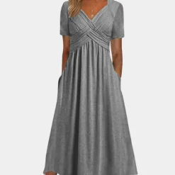 Jurken & Jumpsuits Dames*Selby - Elegante dames zomerjurk met v-hals voor zonnige dagen