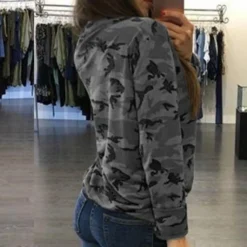 Truien & Vesten Dames*Sidonia - Stijlvol en Comfortabel Camouflage Zomersweatshirt