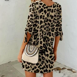 Jurken & Jumpsuits Dames*TUIJA - Zomerse mini jurk met ronde hals