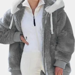 Jassen Dames*Warme damesjas met capuchon